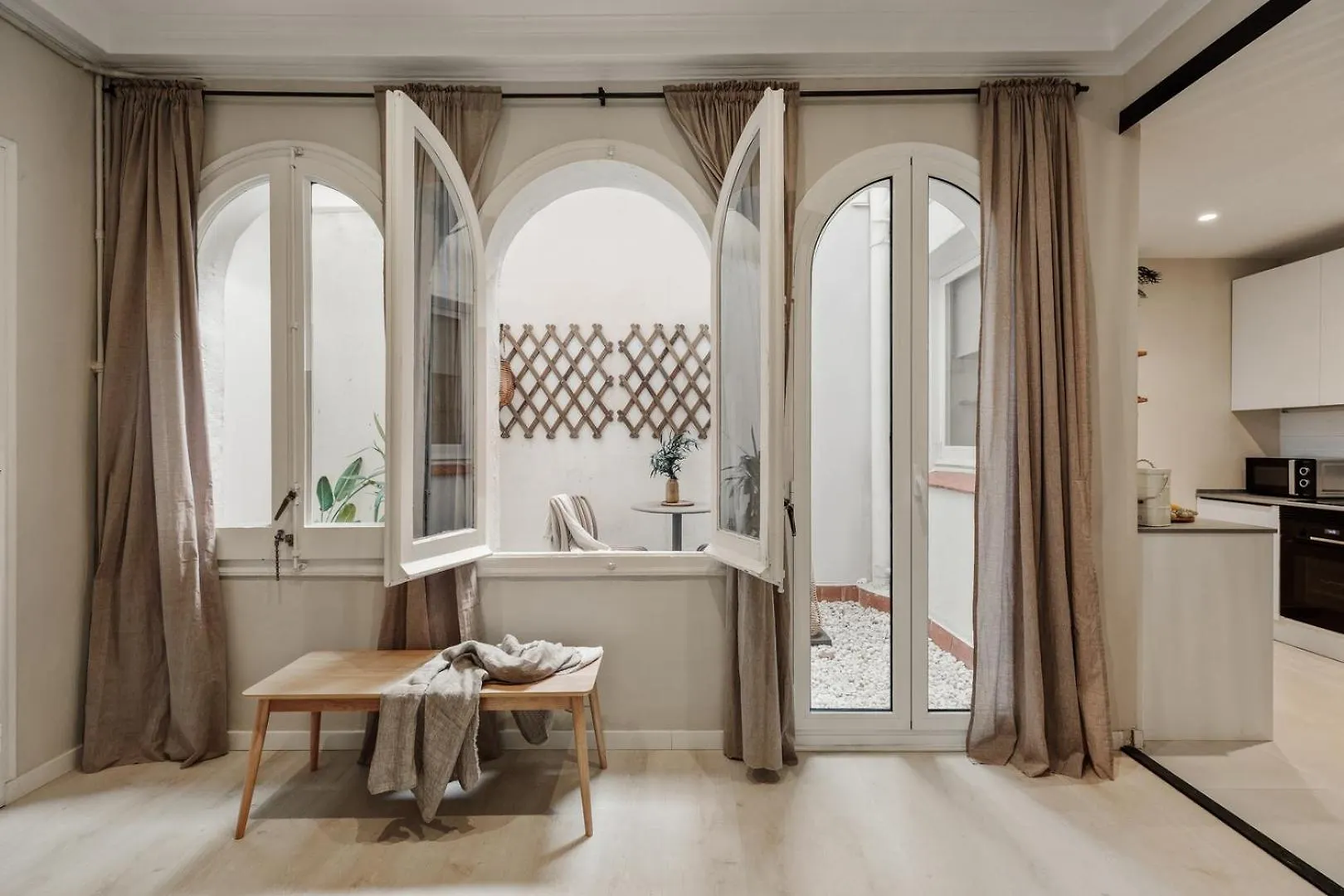 Lejlighed Cember - 3 Bedrooms And Patio In Sant Gervasi Barcelona